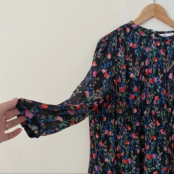 NWT | Zara Annie Dress Pleated Floral Print Medium - Picture 2 of 9